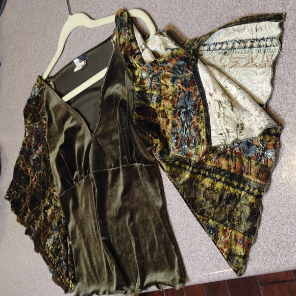 🖤Vintage Velvet Dark Olive Green Fairy Crop Top w/ Split 3/4 Bell Sleeve - Picture 14 of 17